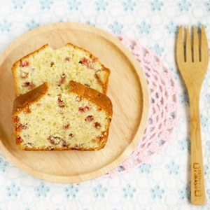 大阪 堺筋本町にある生クリームをたっぷり添えたパウンドケーキが人気のカフェです サンプルサイトのためこのお店は実在しません 大阪 堺筋本町の パウンドケーキ専門カフェ Cafe ビジネスモール