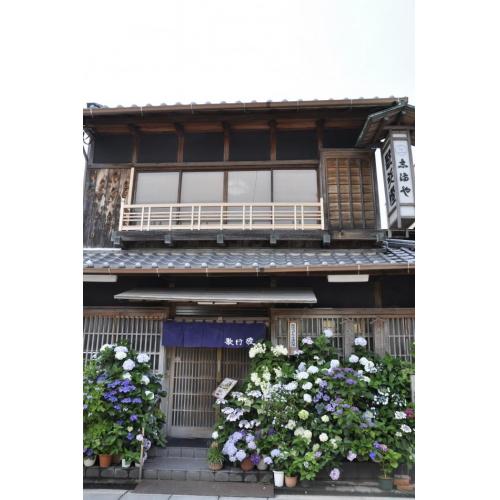 創業140年の老舗の味とおもてなしをお届けいたします