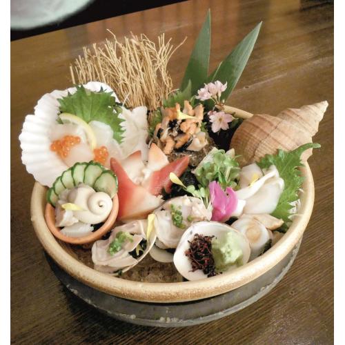 地産地消を心がけ、おもてなしの心を持ってお客様に接客します!