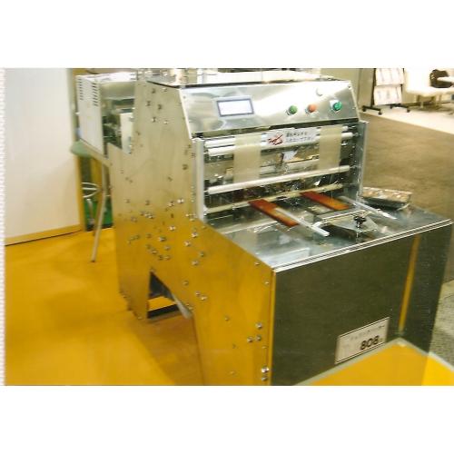 トレーパック包装機 808A(300)型自動包装機
