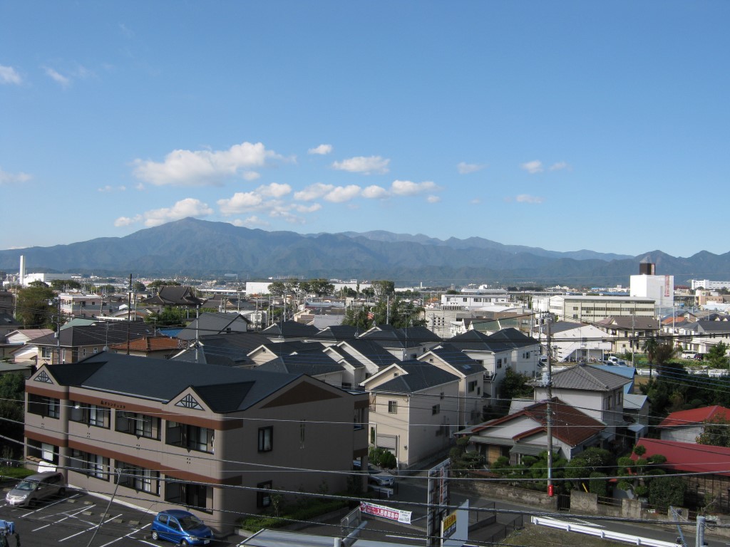クォリテックストレーディング本社屋上からの大山です
