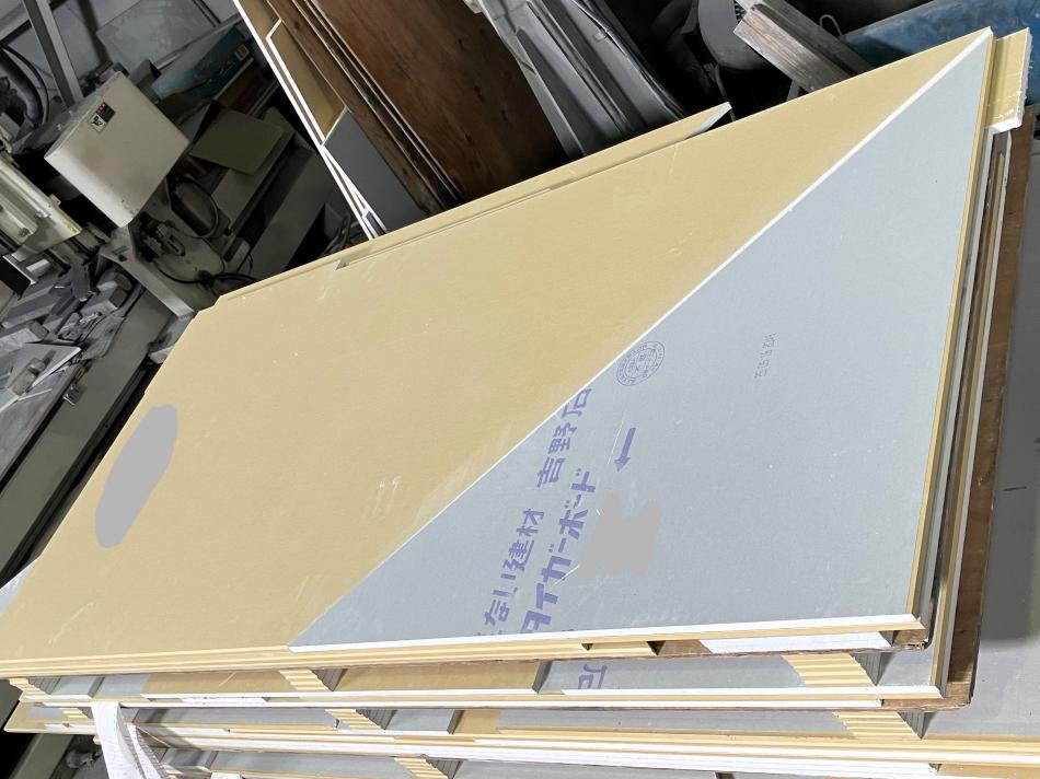 石膏ボード　プレカット