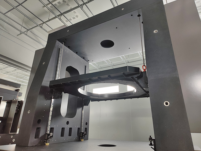 液晶や半導体の精密加工装置、3次元測定・CT検査装置に欠かせない大型石製ベース