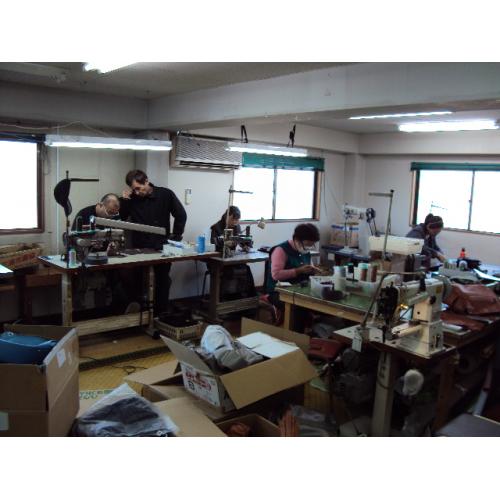東京の縫製、加工工場。素材から一貫生産で短納期でオリジナル財布、バッグ等の製作。