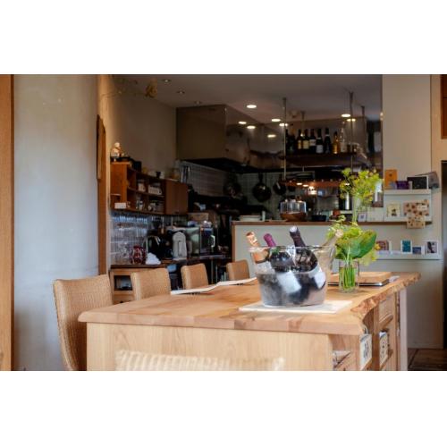 フレンチをベースとしたコース料理を提供しています