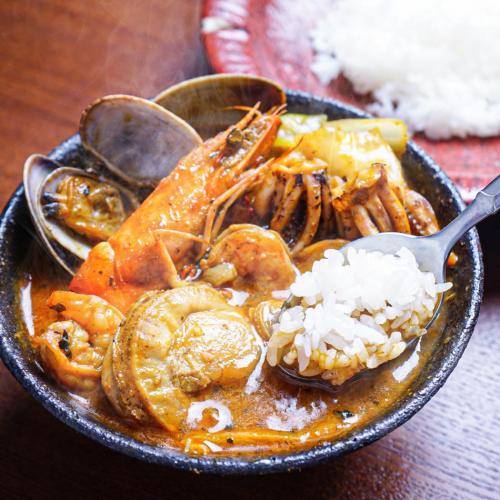 北海道の恵み!竜宮の賄い海鮮スープカレー