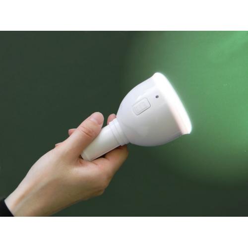 突然の停電に対応、懐中電灯としても使用できる超高輝度LED eco充電電球