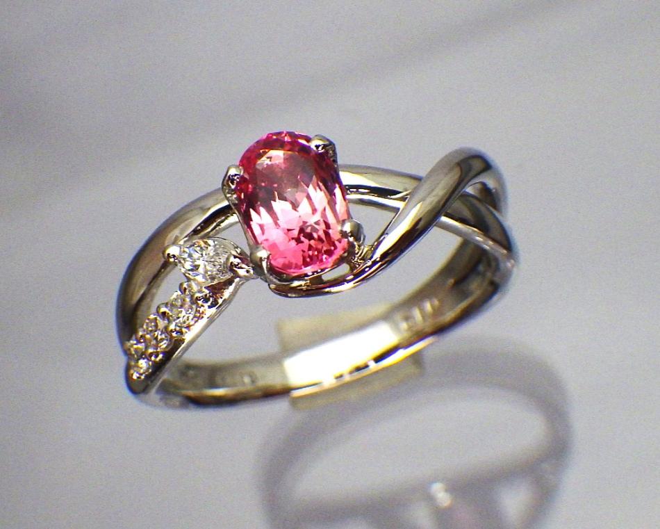 美しいパパラチャ サファイア  Padparadscha Sapphire