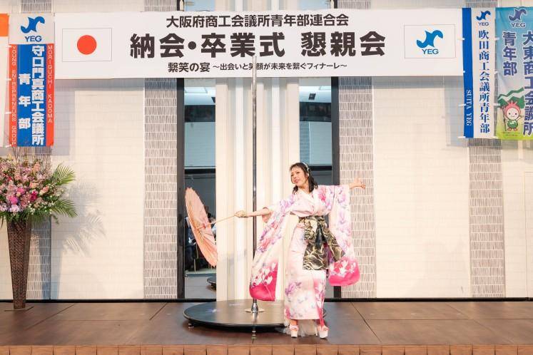 昼夜問わず老若男女楽しんで頂けるポールダンスショー