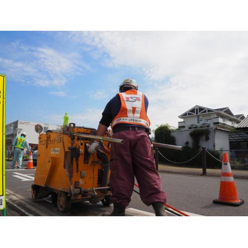 舗装版切断(道路カッター)