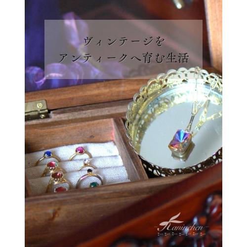ドイツ産ヴィンテージガラスを使用したアクセサリーを制作しています