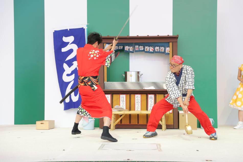 吉本新喜劇座長・アキ氏と共演！観客を魅了したSTAR☆JACKSの殺陣！