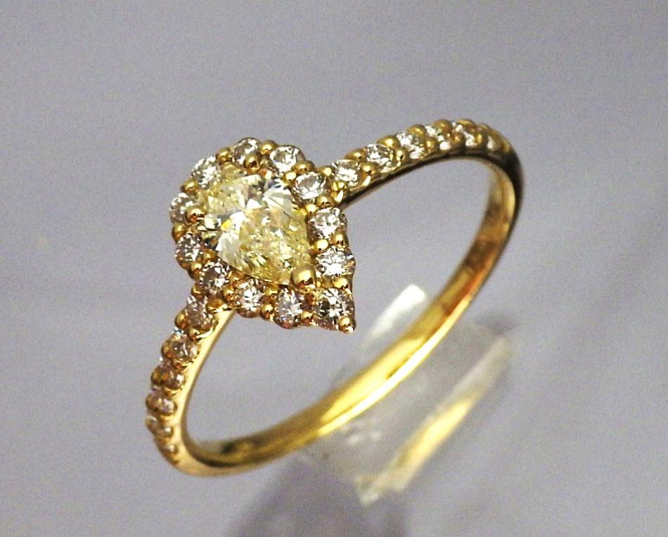  ファンシー ライト イエロー ダイヤモンド リング
