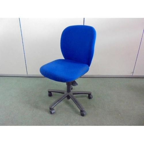 イトーキ ブルーリエット 肘無 7,560円