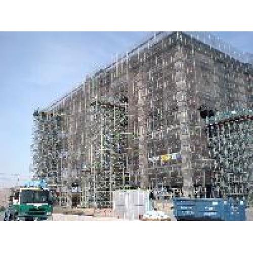 流山市内の倉庫の外部足場