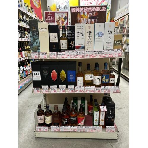 缶ビール、焼酎、日本酒、ウイスキー、調味料。