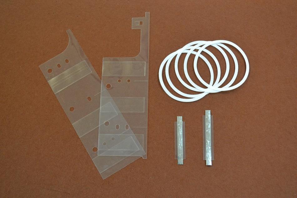 絶縁ラミネート不織布抜加工