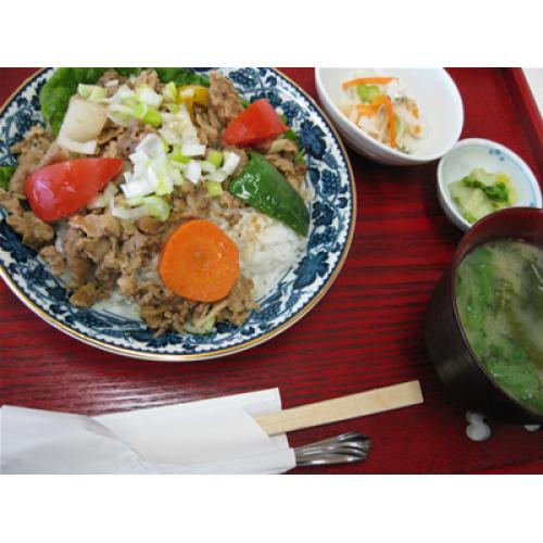 ワンコインで本場の味！　台湾屋台風肉めし