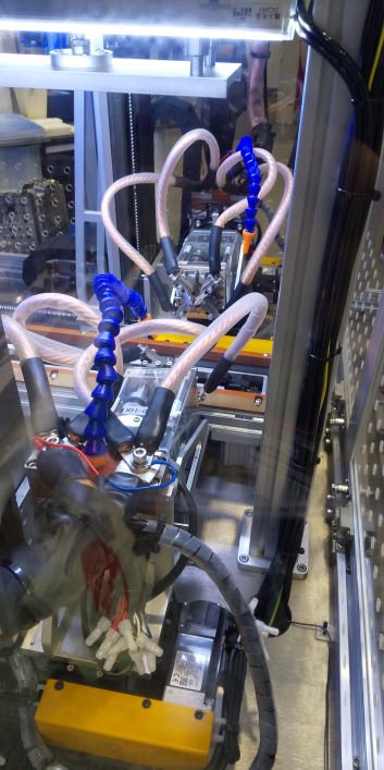 電池タブ溶接で使用する　4点溶接ヘッド