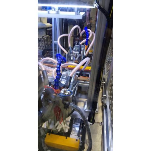 電池タブ溶接で使用する 4点溶接ヘッド