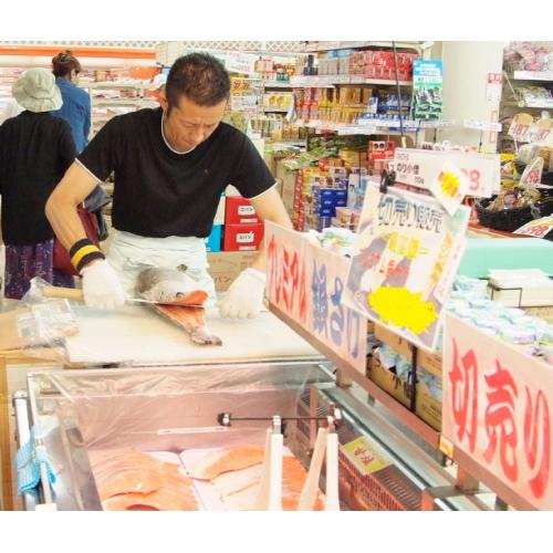 プレミアム銀鮭　鶴賀屋では店頭切り売りも行っています
