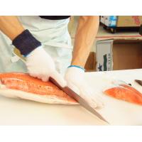 鶴賀屋プレミアム銀鮭は、職人が「冷凍のまま手切り」しているから鮮度も旨味も抜群！