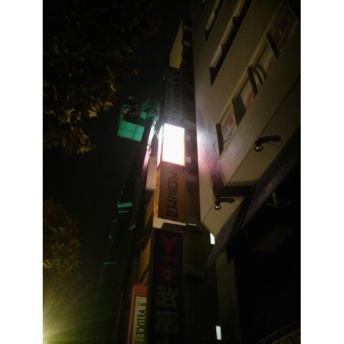 突き出しサイン(袖看板等)の取付・リニューアルを夜間でも承ります。