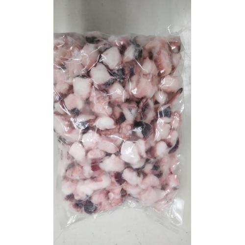 岩タコカット　加熱しても柔らかいのが特徴の「岩たこ」をカット。